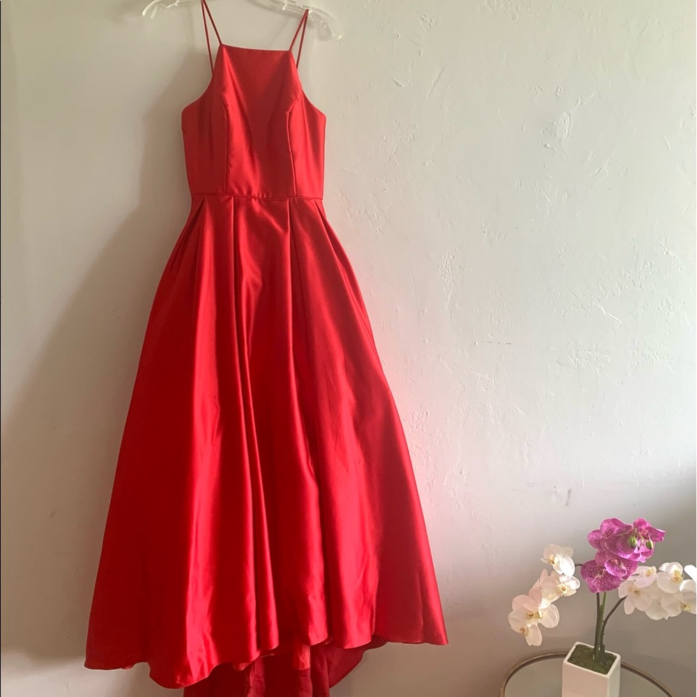 Only worn once, bough in Macy’s for my sweet 16th